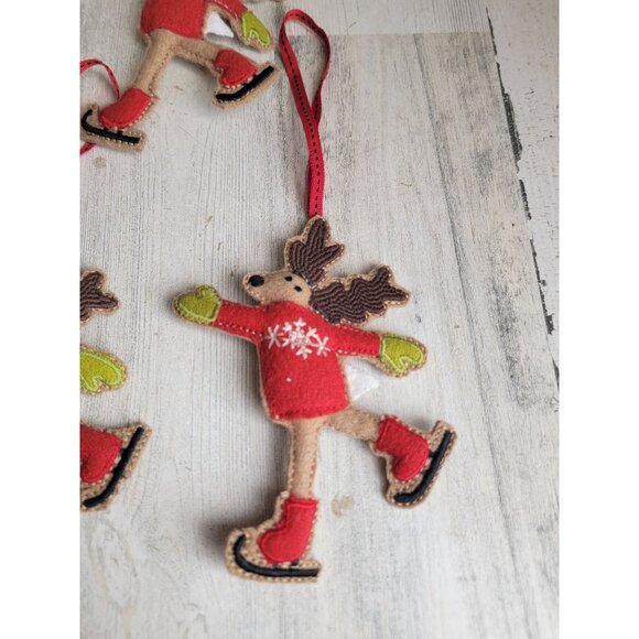 Crate Barrel felt ice skating reindeer ornament set Xmas - Picture 3 of 6